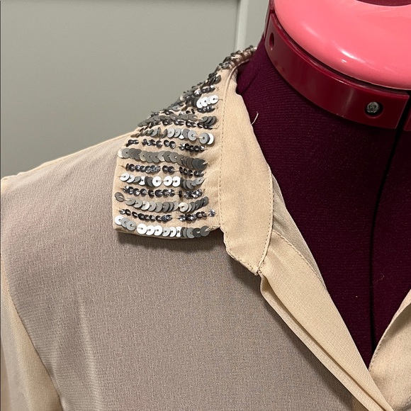 ANTHROPOLOGIE SANCTUARY Cream Sheer Blouse Embellished Sequin Collar Size Large - Picture 2 of 14